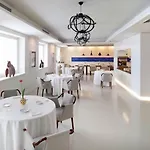 Royal Hotel